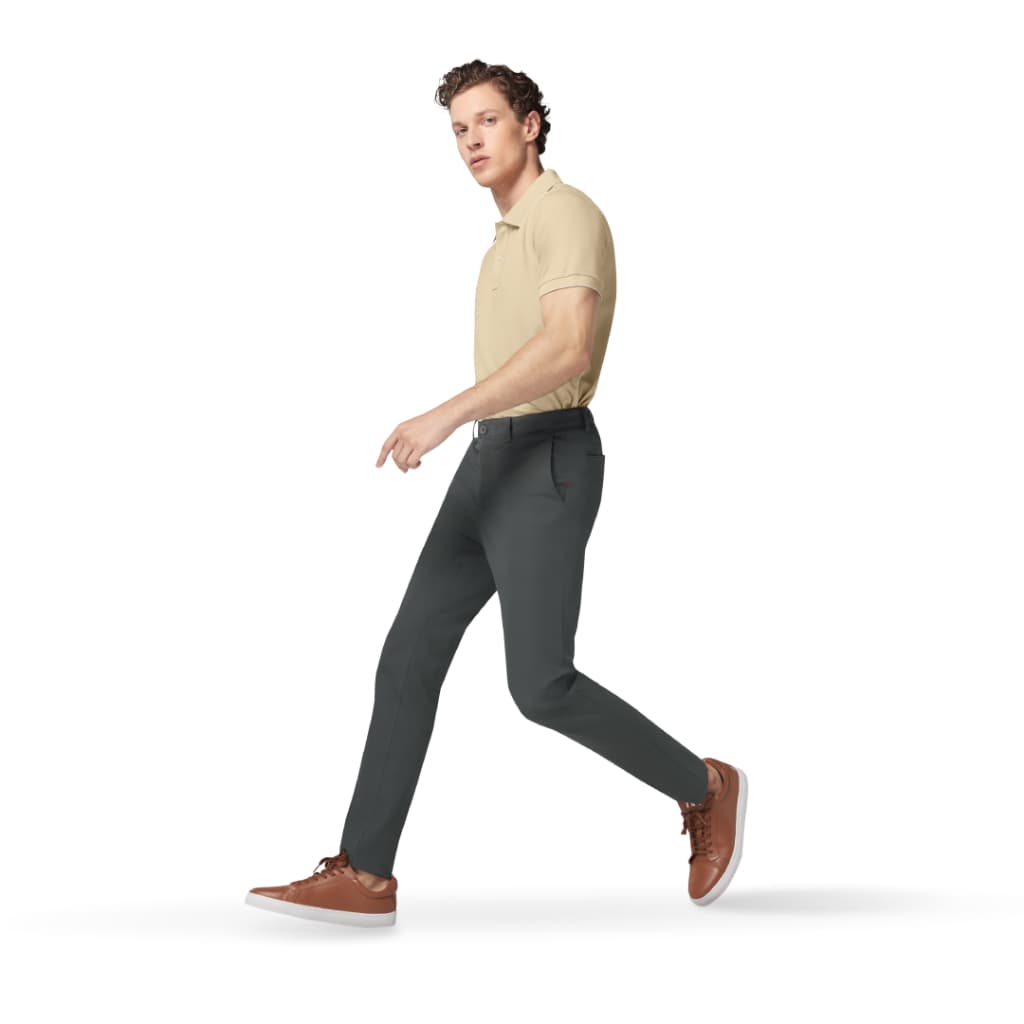 GQ Perfect Stretch Light Chino™ กางเกงชิโน ผ้ายืดเบาสบาย กางเกงขายาวสำหรับผู้ชาย สีเทาเข้ม รูปที่ 2