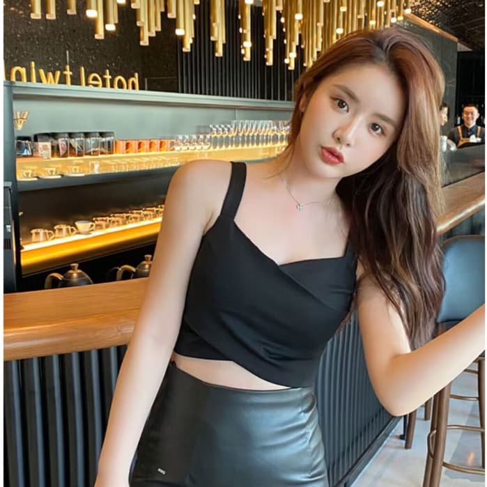 aililai1688 เสื้อครอปสายเดี่ยวแบบปังๆ สาวๆสไตล์เกาหลีต้องมี ดีไซน์สวย เก๋ มีเอกลักษณ์ ทรงผ้าดีสุดๆ รูปที่ 2