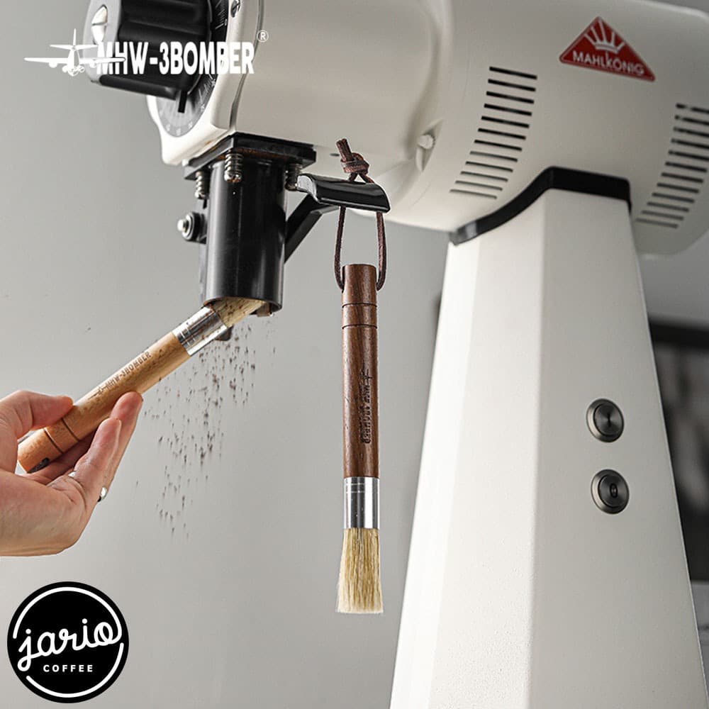 JARIO x MHW-3BOMBER Barista Wings Cylindrical Brush แปรงปัดผงกาแฟ ด้ามจับไม้ แปรงกาแฟ รูปที่ 2