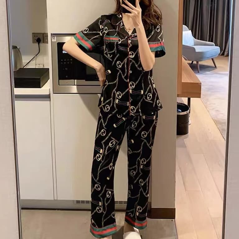 5555-1 SN ชุดนอนผู้หญิง น่ารักๆผ้าซาตินนิ่มใส่สบาย แขนสั้นขายาว สีสวยสด สไตล์เกาหลี รูปที่ 1