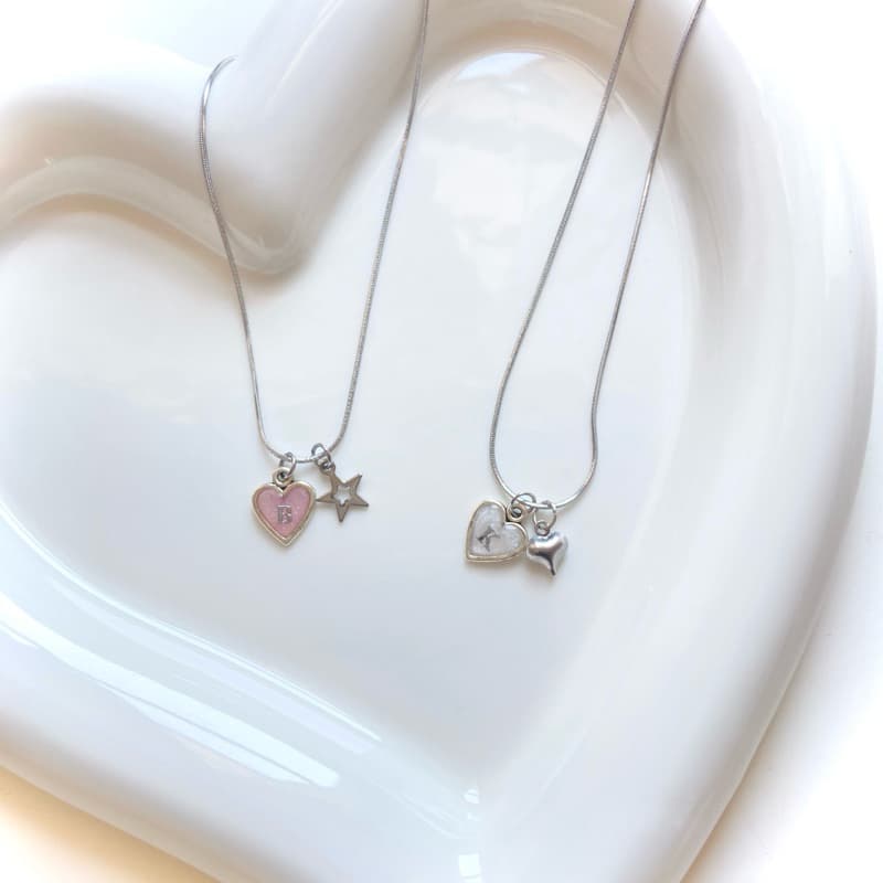 SJ027 สร้อยสแตนเลส จี้เรซิ่นอักษร -Mini Heart (‼รบกวนแจ้งสีพื้นหลัง+ตัวอักษร A-Z 1 ตัว ในแชทด้วยนะคะ) รูปที่ 7