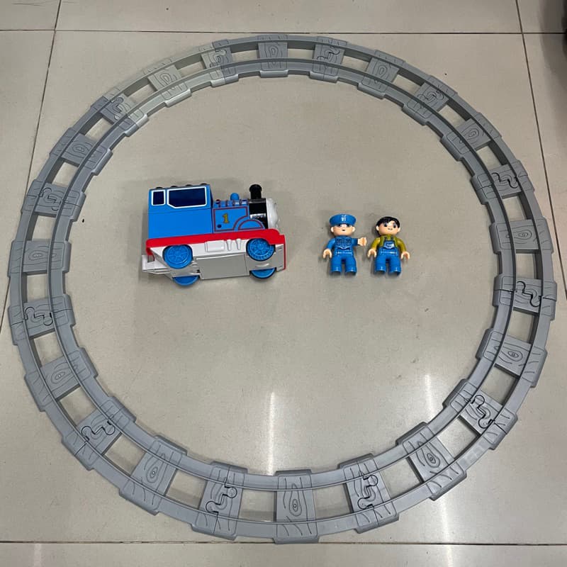 รถของเล่นเด็ก ชุดรถไฟ โทมัสราง รถไฟใส่ถ่านวิ่งได้ มีไฟ มีเสียงดนตรี พร้อมราง รุ่นM รูปที่ 6