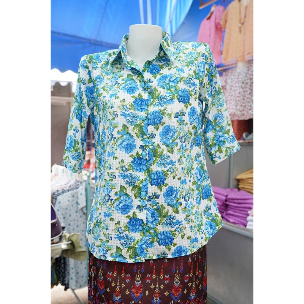 021 - 034 เสื้อแม่บ้าน เสื้อเชิ้ตหญิง เสื้อคนแก่ 40 42 44 46 48 50 52 ผ้าใส่สบาย100% ไม่หด รีดไม่อยาก เบาสบาย รูปที่ 2