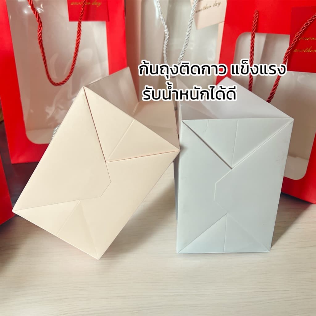 ถุงกระดาษหน้าใส พร้อมป้ายห้อย มีหูหิ้วเชือกเกลียว ใส่ตุ๊กตา ดอกไม้ รูปที่ 5