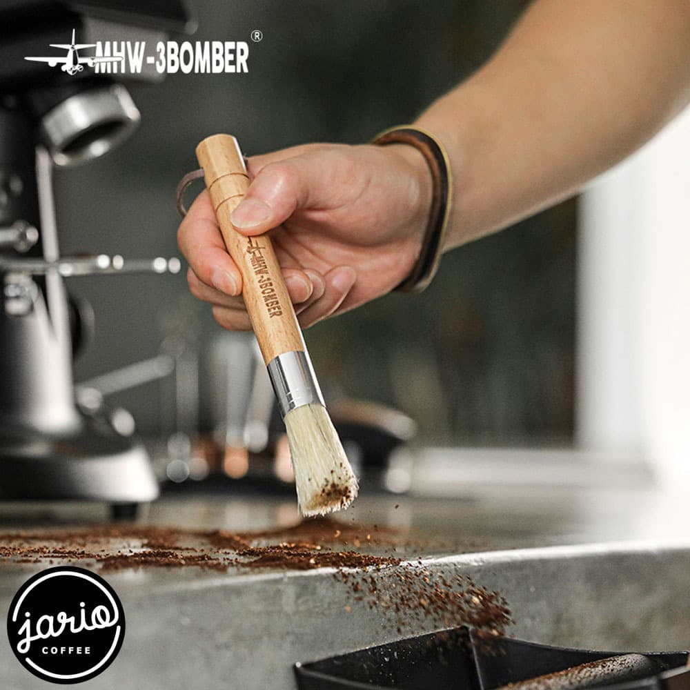 JARIO x MHW-3BOMBER Barista Wings Cylindrical Brush แปรงปัดผงกาแฟ ด้ามจับไม้ แปรงกาแฟ รูปที่ 6