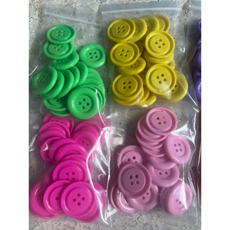 กระดุม 3.5 ซ.ม. กระดุมจุ่ม มี 10 สี กระดุมพลาสติก กระดุมเม็ดเล็กเหมาะกับทำงานฝีมือ งานประดิษฐ์ งาน DIY รูปที่ 4