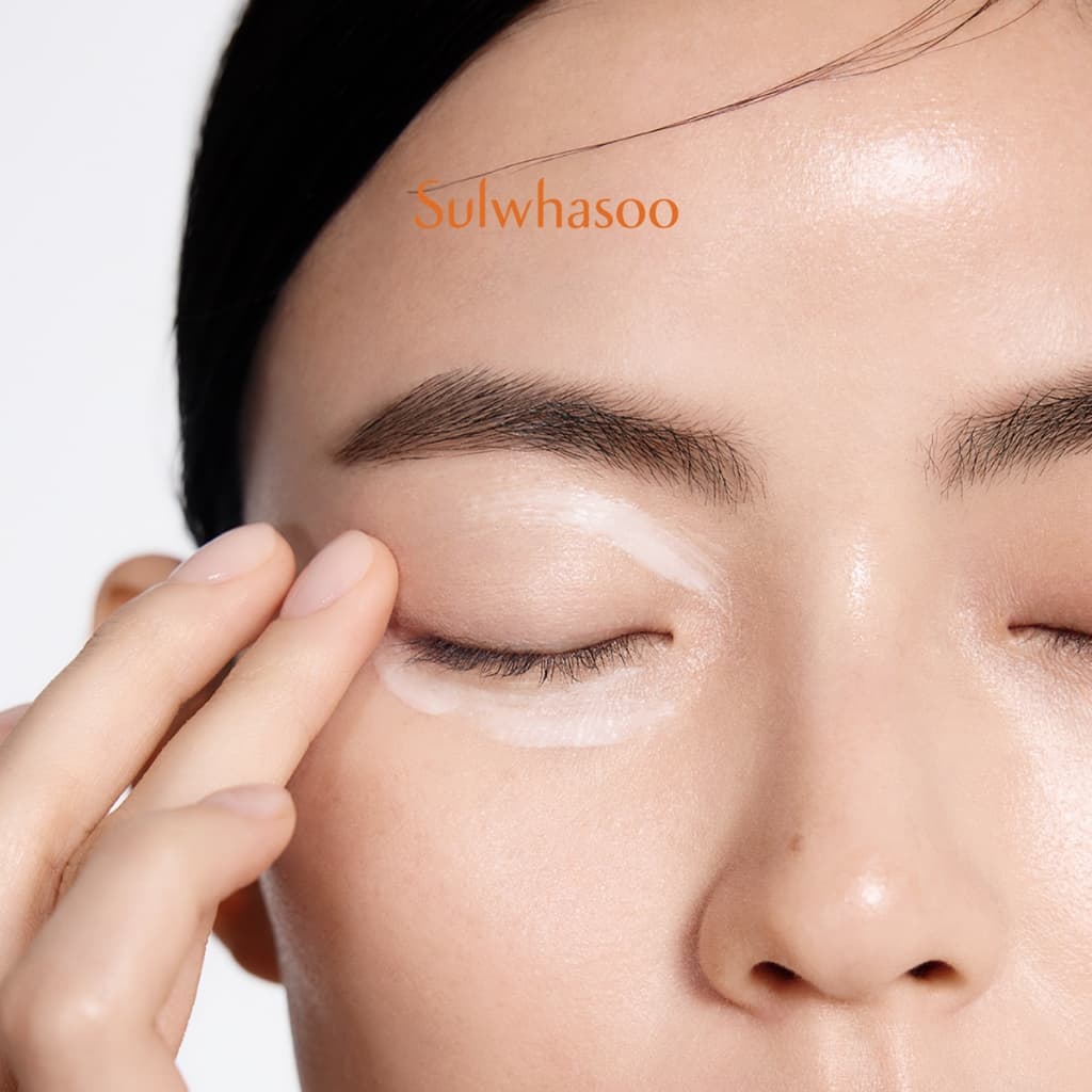 Sulwhasoo Concentrated Ginseng Rejuvenating Eye Cream 15ML อายครีมโสมสูตรเข้มข้น ฟื้นฟูผิวรอบดวงตา รูปที่ 4
