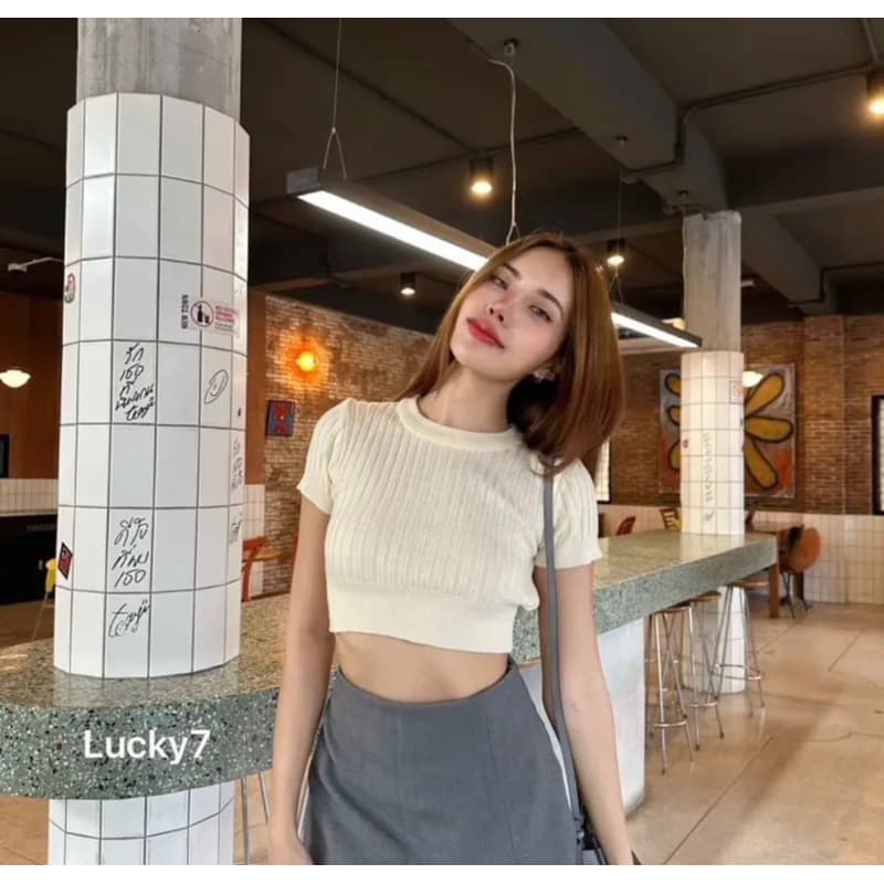 * เสื้อครอปท็อป คอกลมแขนสั้น เนื้อไหมพรม ทรงผ้าร่องเข้ารูปช่วงเอว * รูปที่ 4