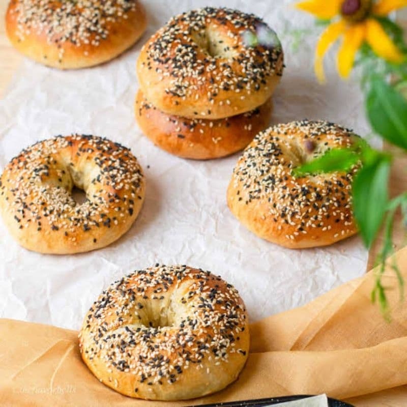 Black & White Sesame Bagels 4pcs. เบเกิ้ลหน้างาดำขาว 4 ชิ้น ขนาด #3 รูปที่ 3