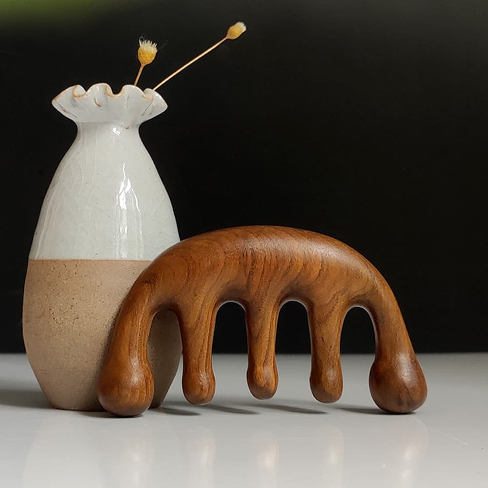 Wood Brother หวีไม้จันทร์นวดศีรษะ 9.5 cm พกพาง่าย ทนทานต่อการใช้งาน ไม่เกิดไฟฟ้าสถิต คุณภาพดี มีกลิ่นหอมจากไม้ธรรมชาติ รูปที่ 4