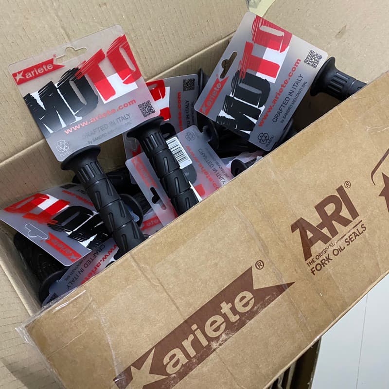 ปลอกแฮนด์ Ariete แท้100% แพ็คเกจใหม่ นุ่มกระชับมือขับสบาย ใส่ได้ทุกรุ่น รูปที่ 6