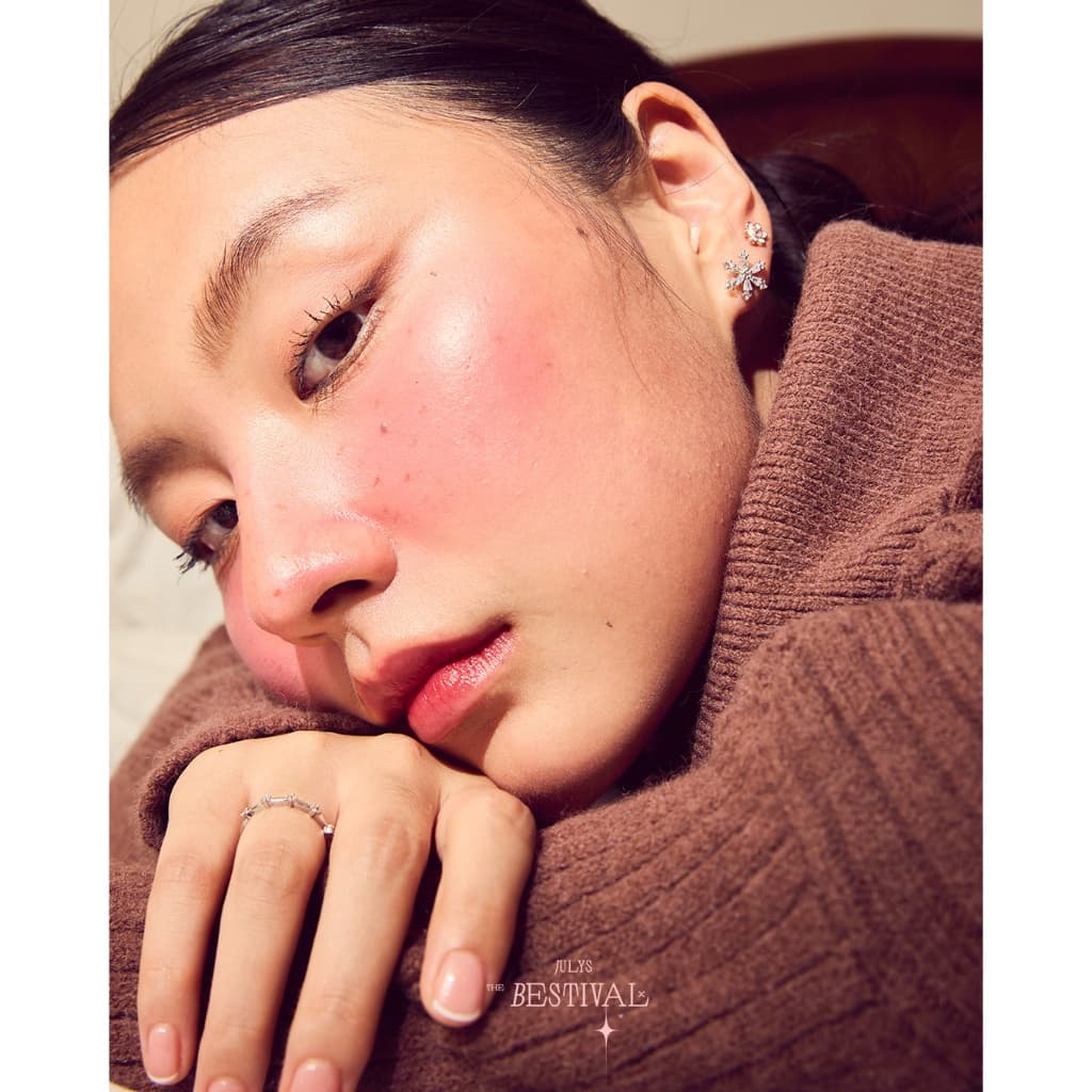 Julys - acrylic daisy stud earrings รูปที่ 8