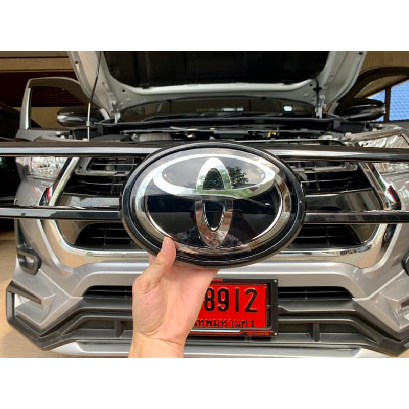 ของแท้!! โลโก้แก้วหน้ากระจัง Toyota 100% NewFortuner Legender Revo Rocco 2020ขึ้นไป รูปที่ 1