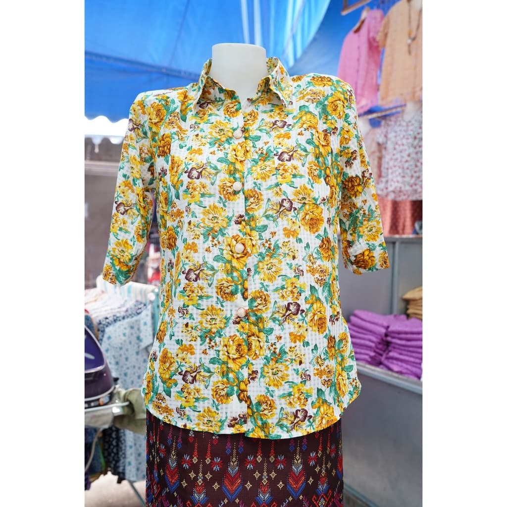 021 - 034 เสื้อแม่บ้าน เสื้อเชิ้ตหญิง เสื้อคนแก่ 40 42 44 46 48 50 52 ผ้าใส่สบาย100% ไม่หด รีดไม่อยาก เบาสบาย รูปที่ 3