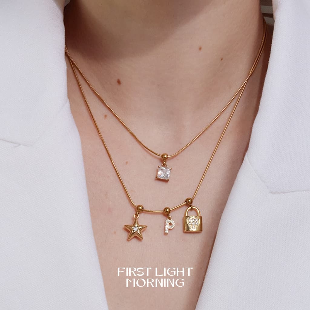 First Light Morning :Letter& Charm Necklace สร้อยคอ + Charm 1 ชิ้น สร้อยตัวอักษร สร้อย alphabet สร้อยปลายเข็ม รูปที่ 2