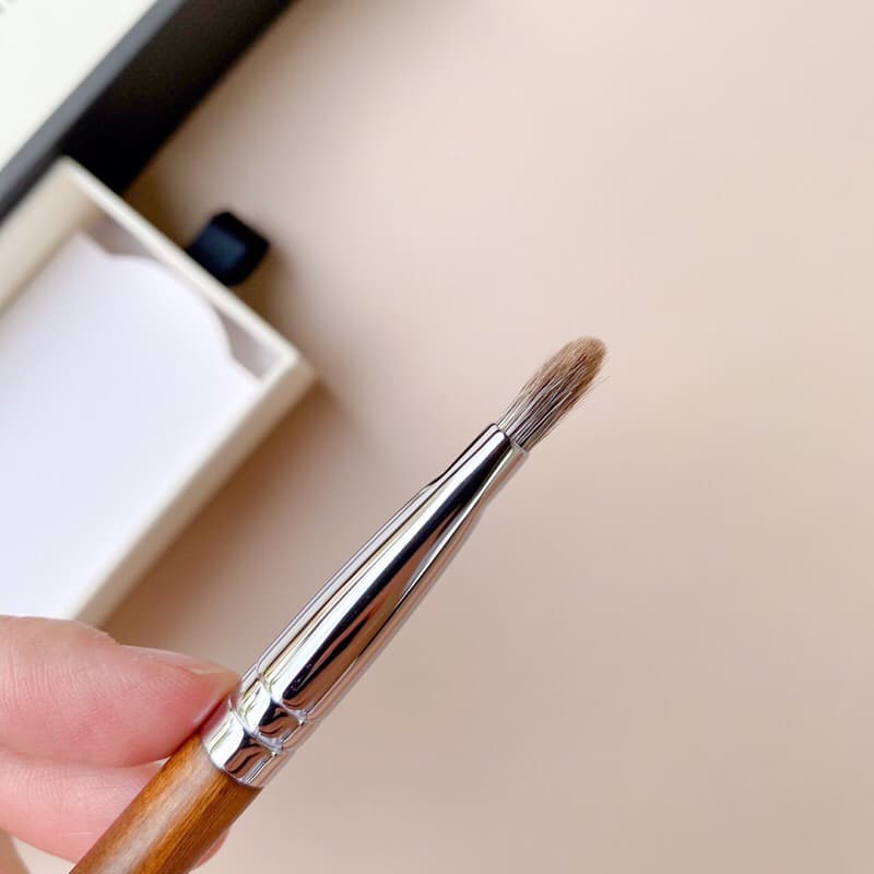 BRUSH STUDIO : SF15 Silver Fox Medium Eyeshadow Brush แปรงแต่งตาขนจิ้งจอกเงินขนาดกลาง รูปที่ 6