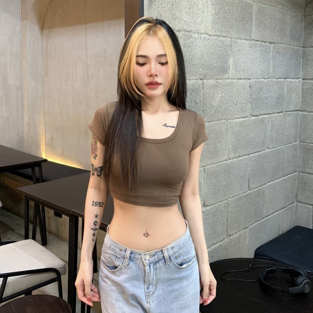 SpinnyHouseเสื้อครอปแขนสั้น ทรงคอเหลี่ยม สาวอวบใส่ได้ เบสิคครอปสุด ผ้าเรย่อนยืดเยอะ ทรงนี้คือฮิตม้าก รุ่น นิตยา รูปที่ 4