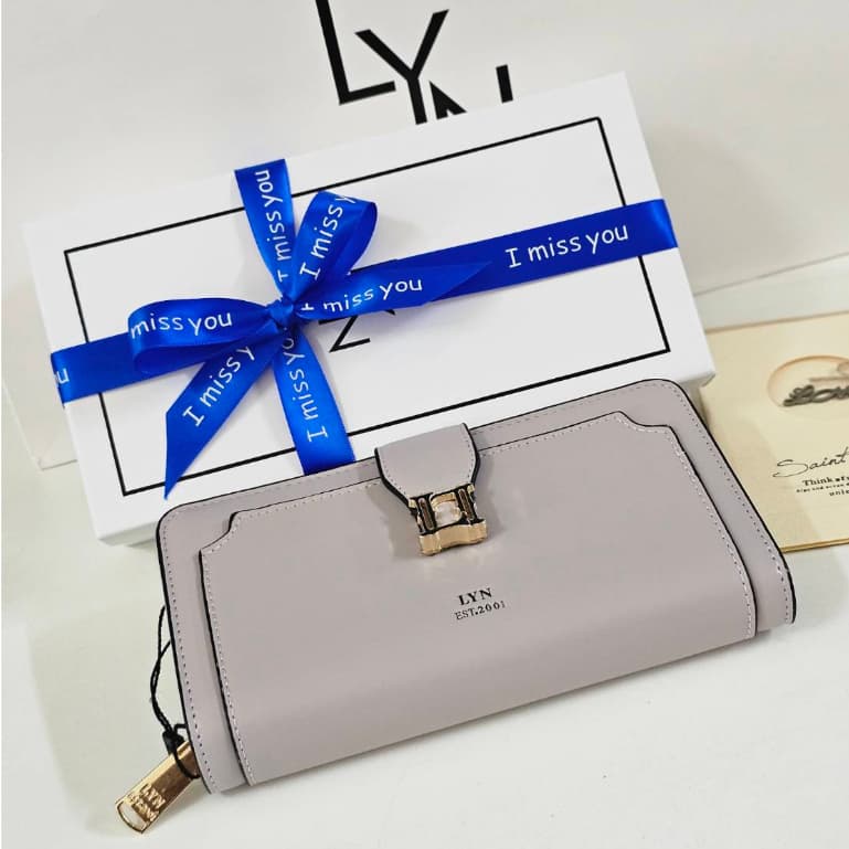 ชุดของขวัญสำหรับสาวๆ กระเป๋าสตางค์ LY  N 5 สี เเบบถือ ใบยาว ทรงเหลี่ยม เเบบใหม่ทรงสวย อุปกรณ์ กล่อง ถุงผ้า ป้ายราคา