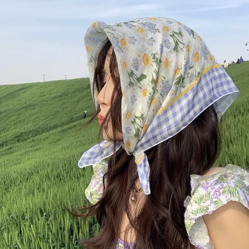 ผ้าพักคอโพกศรีษะ คลุมไหล่ ลายดอกไม้สดใส ผ้าโปร่งบางเบาสบาย น่ารักมากกก รูปที่ 1