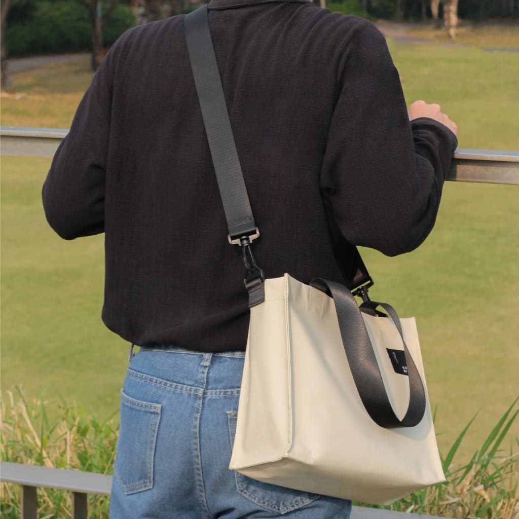 กระเป๋าสะพายข้าง ผ้าใบกันน้ำ สะพายไหล่ ขนาดเล็กใส่ของ Mini Laptop พกพาสะดวก CART BAG KIDNAP ME. รูปที่ 5