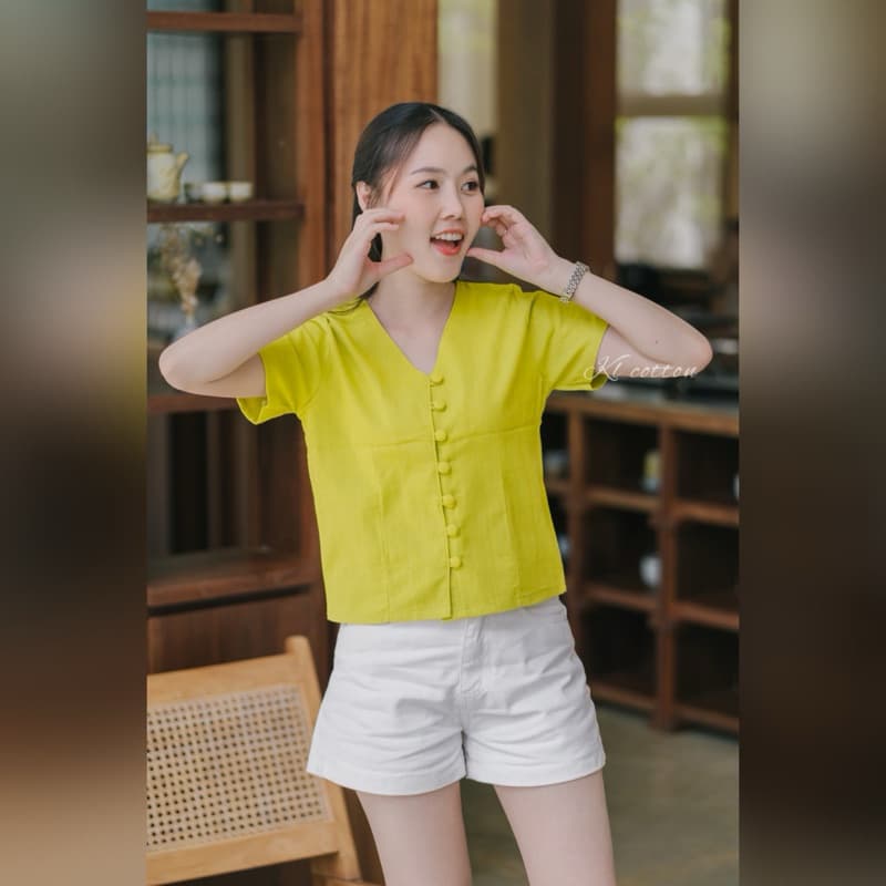 เสื้อผ้าฝ้ายเนื้อนุ่มคอวีกระดุมผ้าปั๊ม ทรงครอปสวย รูปที่ 7