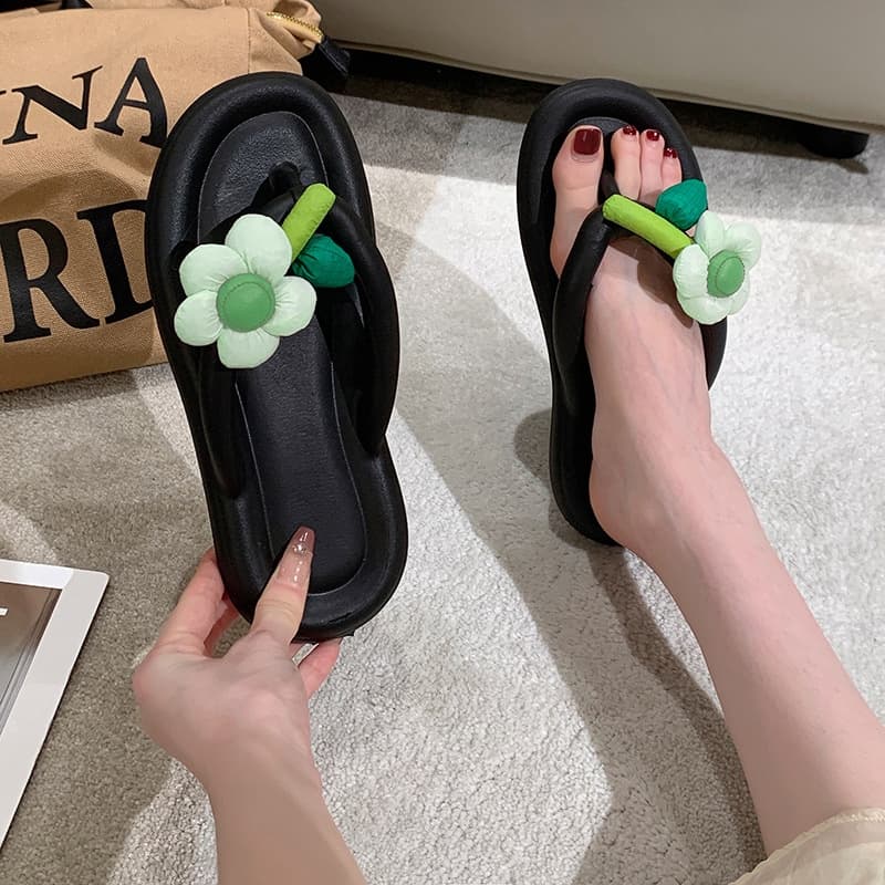 New รองเท้าแตะหัวคูคีบสไตล์เกาหลีเกาใจติดดอกไม้ฟูๆด้านหน้าสลับสีน่ารักละมุนฟุดๆพื้นนุ่มเบาสวมใส่สบายใส่ได้ทุกโอกาสแน่นอน รูปที่ 7