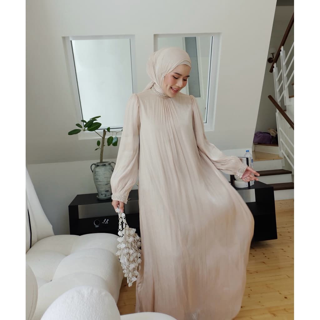 Heartmade—olivia dress เดรสยาวผ้าชิมเมอร์ซับในทั้งตัวแต่งแถบมุขเพชรพร้อมฮิญาบ รูปที่ 6