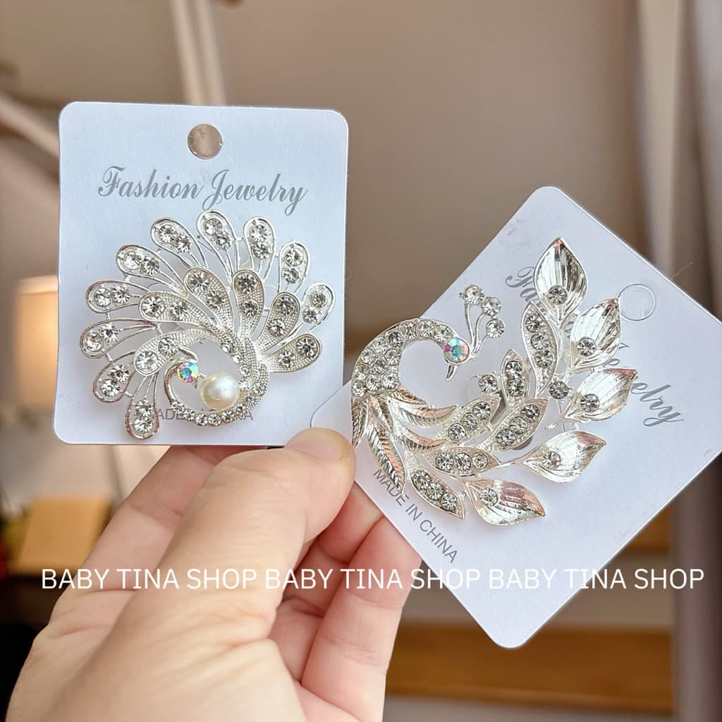 เข็มกลัดนกยูง 1ชิ้น ส่งจากไทย เข็มกลัดสีเงิน เข็มกลัดติดเสื้อ เข็มกลัดติดเสื้อสีทอง เข็มกลัดหงส์ รูปที่ 1