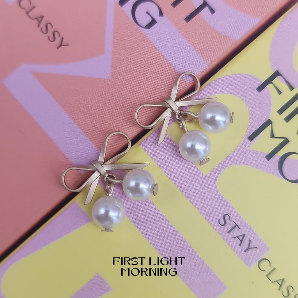 First Light Morning : Ribbon & Pearl Earrings รูปที่ 5