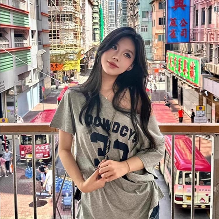 ในไทย*** เสื้อยืดปาดไหล่ โอเวอร์ไซส์ขนาดใหญ่ ปาดไหล่ข้างเดียว Y223 รูปที่ 4