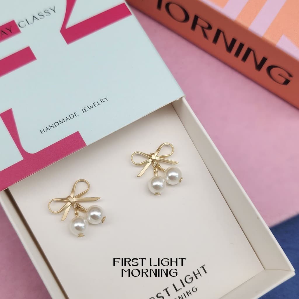 First Light Morning : Ribbon & Pearl Earrings รูปที่ 4