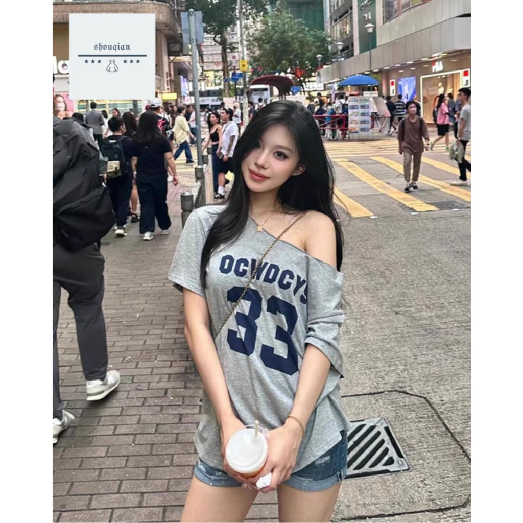 ในไทย*** เสื้อยืดปาดไหล่ โอเวอร์ไซส์ขนาดใหญ่ ปาดไหล่ข้างเดียว Y223 รูปที่ 1