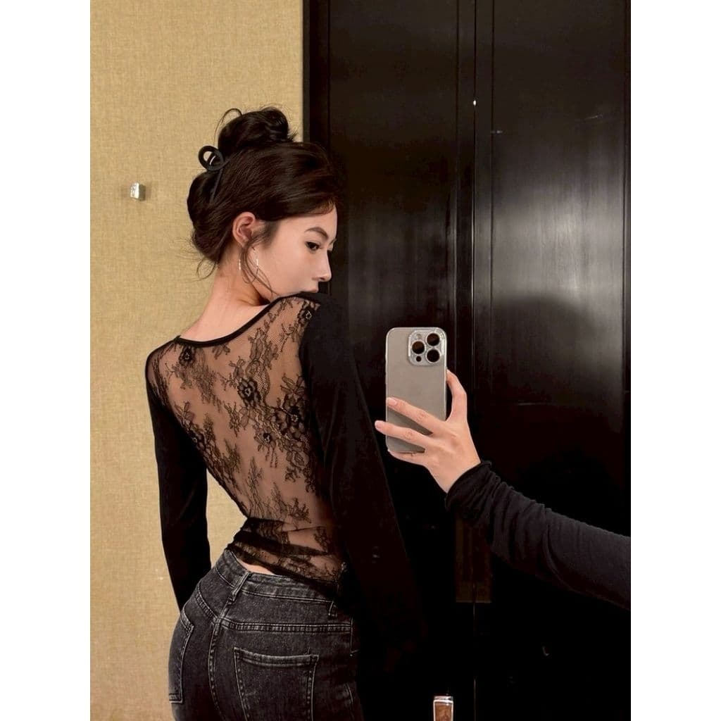 Vogue เสื้อแขนยาว คอวี ดีเทลหลังซีทรูลูกไม้ ทรงรัดรูปพอดีตัว รูปที่ 6
