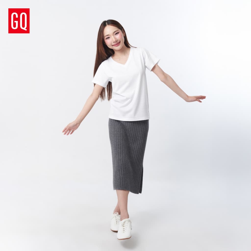 GQ Everyday Women T-Shirt เสื้อยืดคอวี ผ้านุ่ม ระบายอากาศดี ไม่มีป้ายคอ ไม่คัน รูปที่ 3