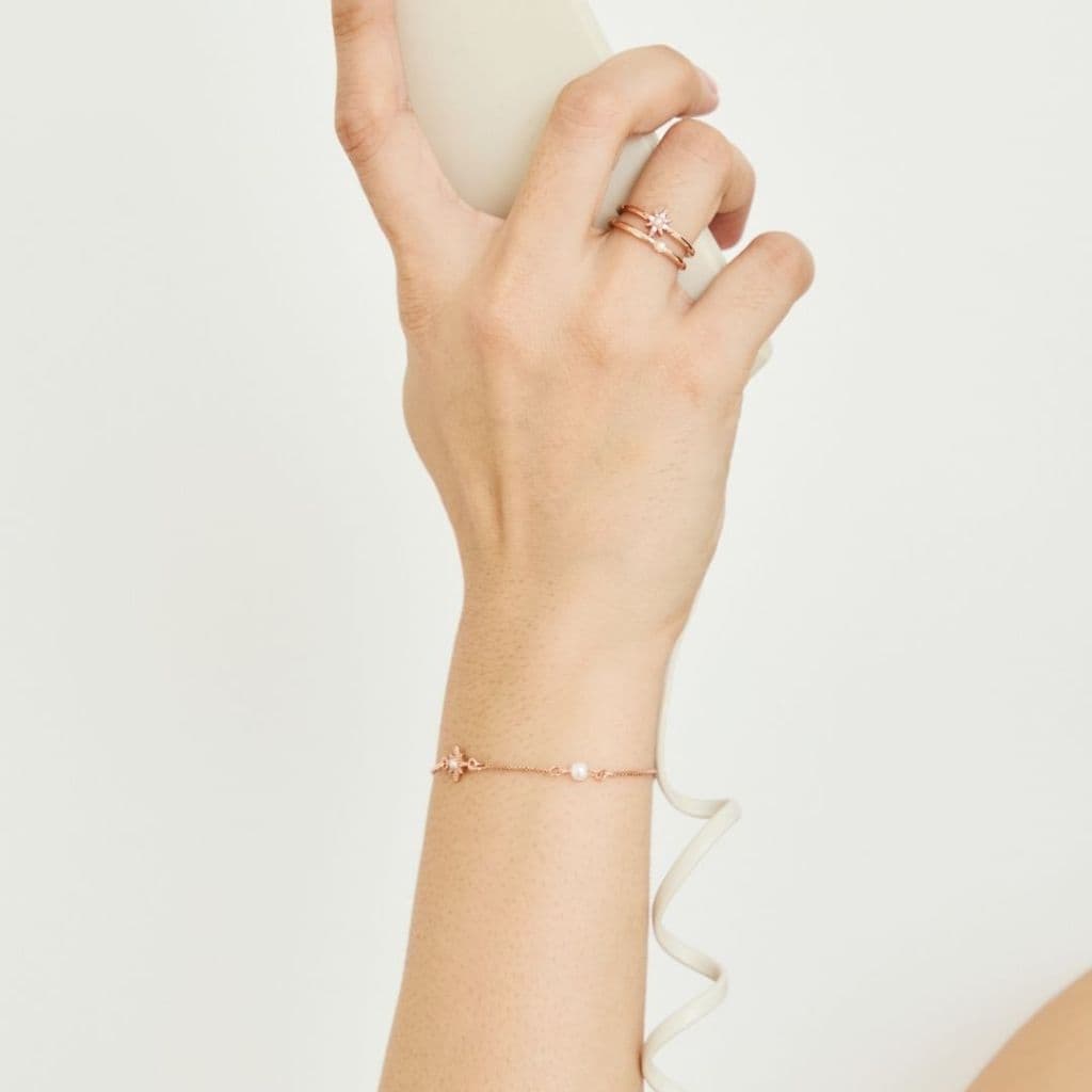 Petite Moonlit Ring แหวนประดับดาวและไข่มุก ปรับขนาดได้ รูปที่ 8