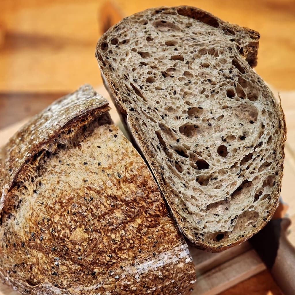 Black Sesame Sourdough - ขนมปังซาวร์โดงาดำ รูปที่ 3