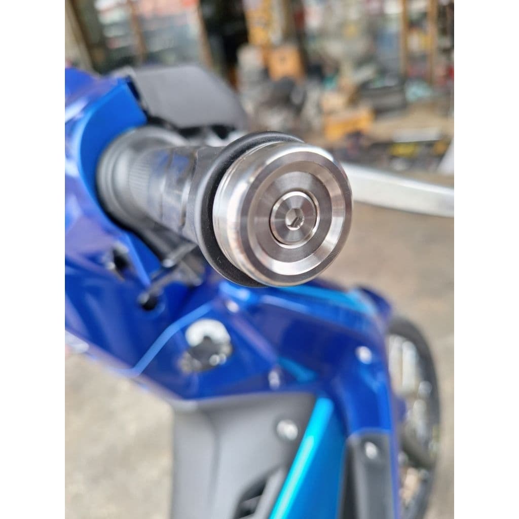 น๊อตอุดปลายแฮนด์เลส อุดปลายแฮนด์เลสใส่เวฟ 125 s r i ไฟเลี้ยวบังลม ปลาวาฬ ตัวบาง ตัวหนา งานสวย ใส่กับไส้ในปลายแฮนด์เดิม รูปที่ 5