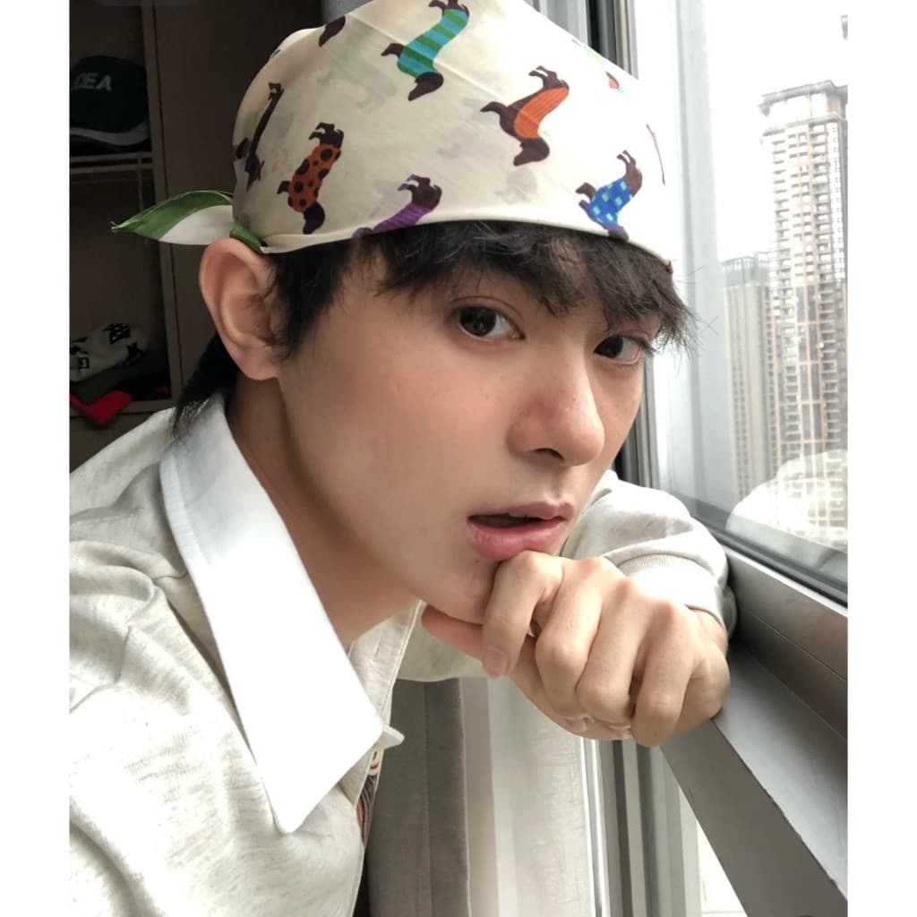 Dapper Dachshunds ผ้าพันคอ ผ้าโพกหัวลายสุนัขพันธุ์ดัชชุน ผ้าcotton100% เหมาะผู้ชายในสไตล์ playful หรือ casual chic รูปที่ 7