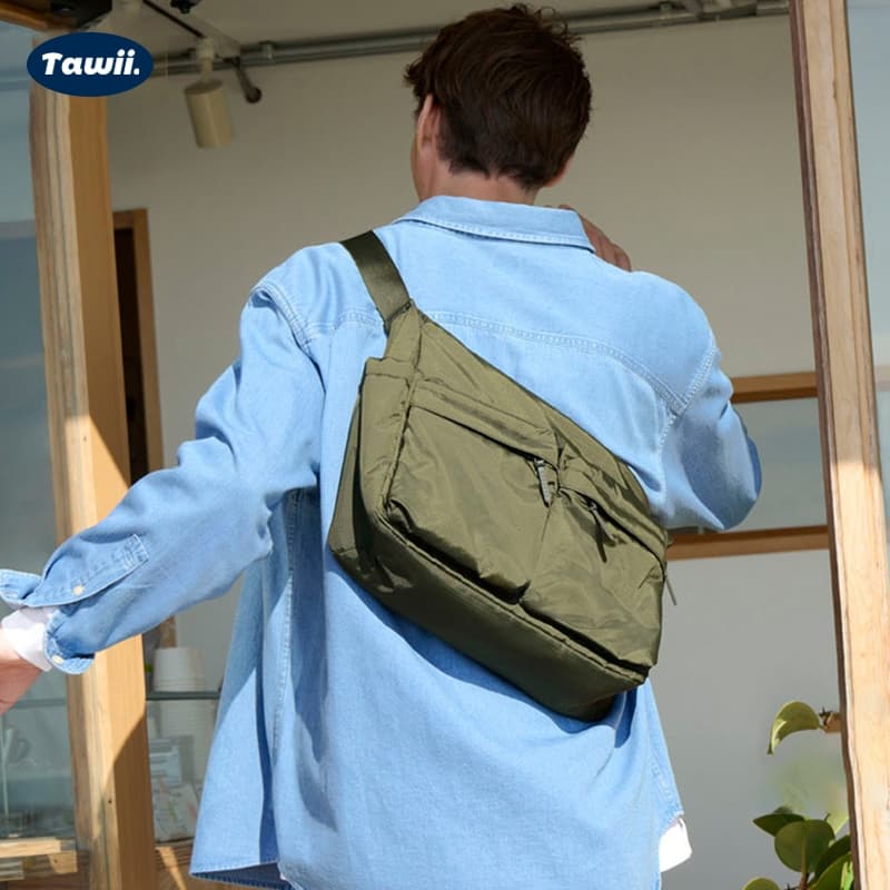 Tawii. กระเป๋าคอม กระเป๋า ขนาดใหญ่ กระเป๋าข้าง สะพายข้างไนล่อน Unisex Bag กันน้ำ กระเป๋าเท่ๆ รูปที่ 9