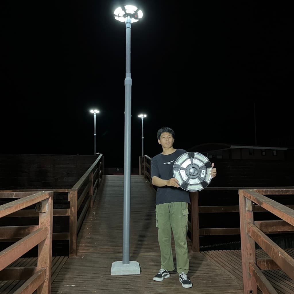ไฟโซล่าเซลล์ รุ่น UFO พร้อมฐานซีเมนต์ เเละเสาสำเร็จรูป ทรงสวยงาม ติดตั้งง่ายไม่ต้องง้อช่าง รูปที่ 3