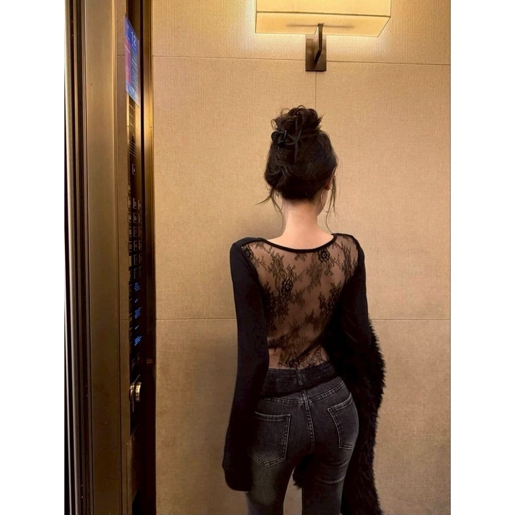 Vogue เสื้อแขนยาว คอวี ดีเทลหลังซีทรูลูกไม้ ทรงรัดรูปพอดีตัว รูปที่ 4