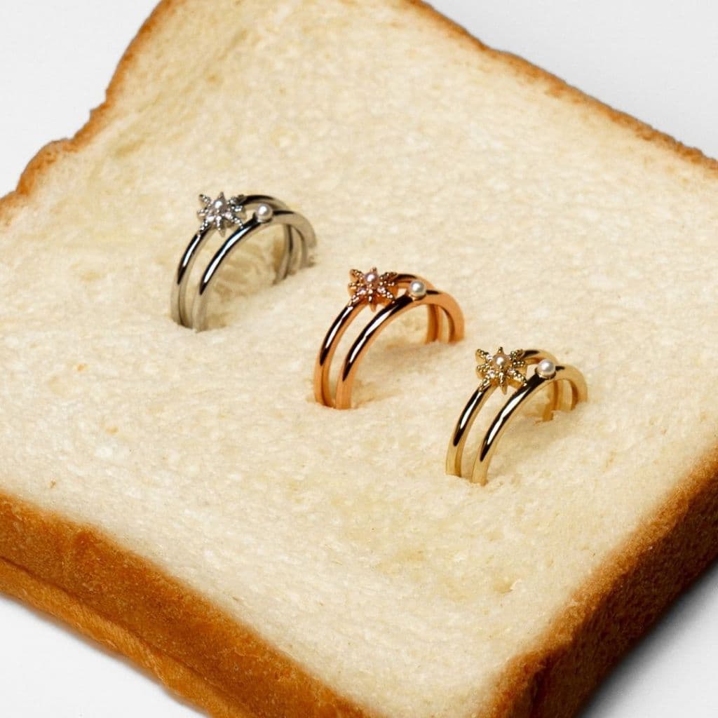 Petite Moonlit Ring แหวนประดับดาวและไข่มุก ปรับขนาดได้ รูปที่ 2