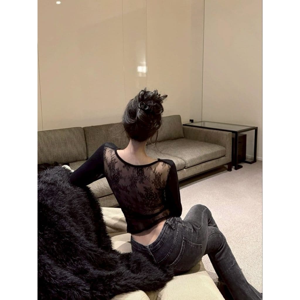 Vogue เสื้อแขนยาว คอวี ดีเทลหลังซีทรูลูกไม้ ทรงรัดรูปพอดีตัว รูปที่ 3