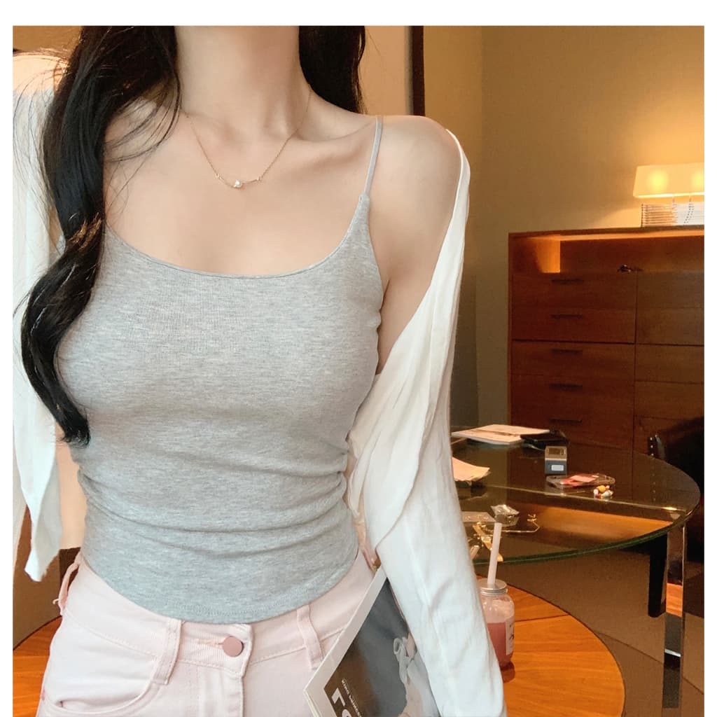 เสื้อสายเดี่ยว มีฟองน้ำ สำหรับผู้หญิง สีสันสวยงาม ไร้ขอบ ใส่สบาย สไตล์เก๋ๆ เสื้อผ้าผู้หญิง แฟชั่นน่ารักๆ B835 รูปที่ 3