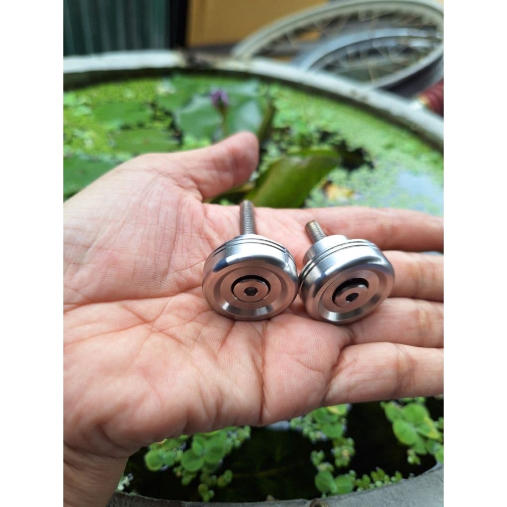 น๊อตอุดปลายแฮนด์เลส อุดปลายแฮนด์เลสใส่เวฟ 125 s r i ไฟเลี้ยวบังลม ปลาวาฬ ตัวบาง ตัวหนา งานสวย ใส่กับไส้ในปลายแฮนด์เดิม รูปที่ 3