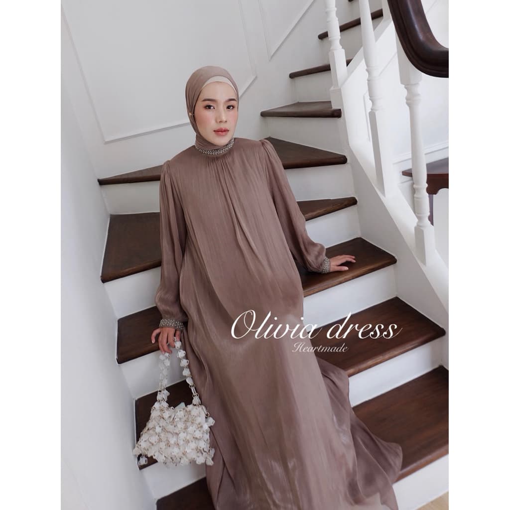 Heartmade—olivia dress เดรสยาวผ้าชิมเมอร์ซับในทั้งตัวแต่งแถบมุขเพชรพร้อมฮิญาบ รูปที่ 3