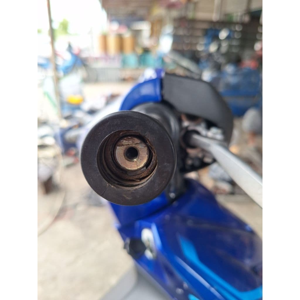 น๊อตอุดปลายแฮนด์เลส อุดปลายแฮนด์เลสใส่เวฟ 125 s r i ไฟเลี้ยวบังลม ปลาวาฬ ตัวบาง ตัวหนา งานสวย ใส่กับไส้ในปลายแฮนด์เดิม รูปที่ 8