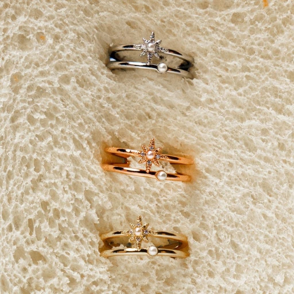 Petite Moonlit Ring แหวนประดับดาวและไข่มุก ปรับขนาดได้ รูปที่ 1