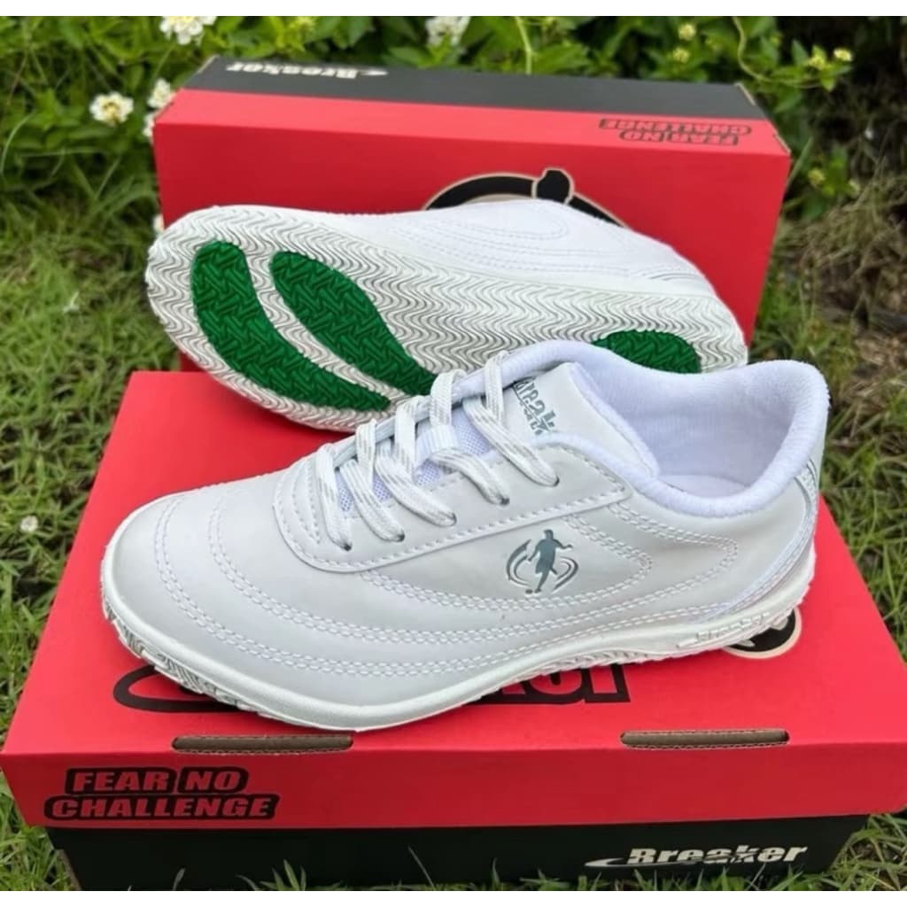 Breaker รองเท้ารุ่น BK-30 รองเท้าผ้าใบเบรกเกอร์ รองเท้าผ้าใบพื้นฟุตซอล รองเท้าพละ สีดำ สีขาว Size 33-44 รูปที่ 3