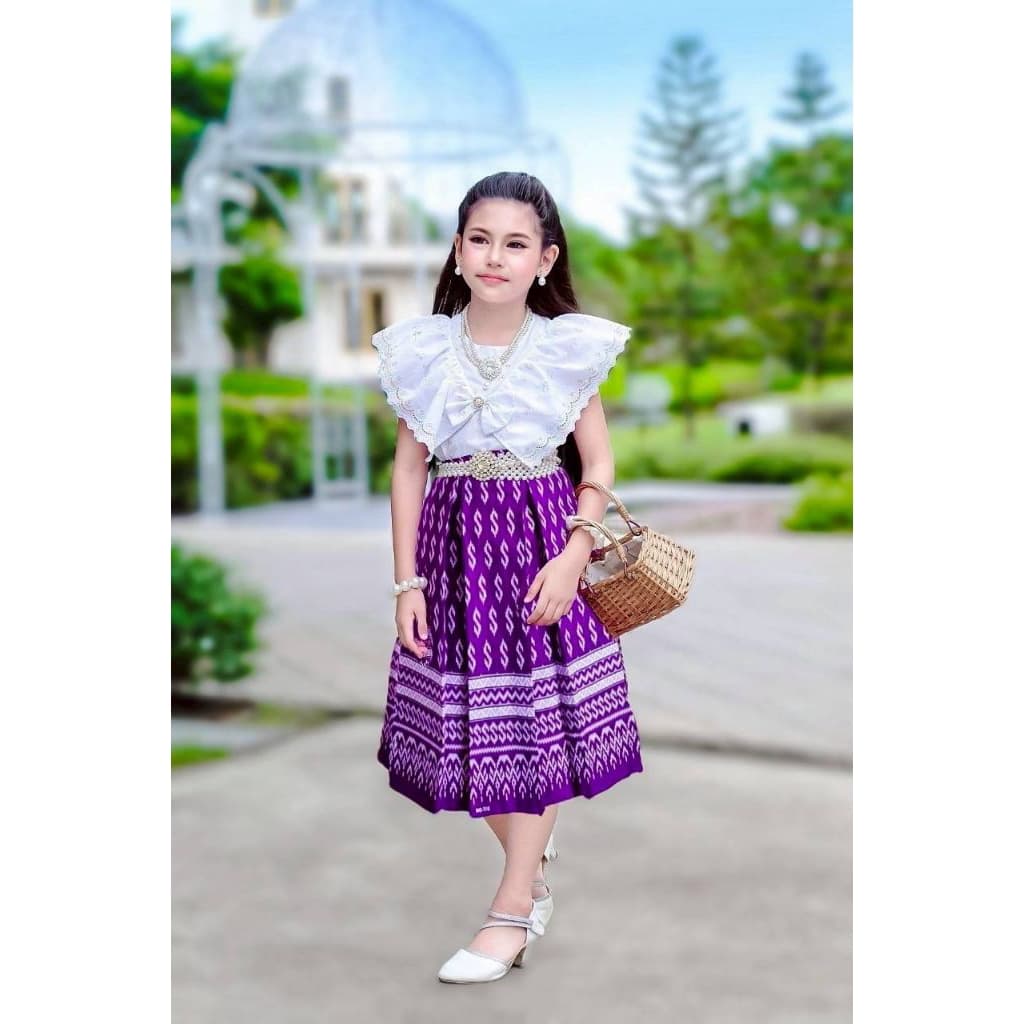 ชุดไทยเสื้อแต่งแขนระบายปักฉลุสีรุ้ง ตกแต่งโบว์ประดับมุก รูปที่ 2